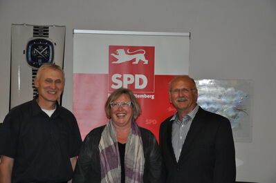 Sie führen die Geschicke SPD-Ortsvereins: Vorsitzender Manfred Ströhm (rechts), seine Stellvertreter Heike Engelhardt un