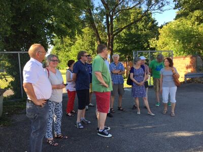 Dem Bürgerdialog in Weissenau war ein Besichtigungsrundgang im Sanierungsgebiet vorausgegangen.