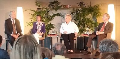 Von links: Henrik Groth, Monika Bobbert, Simone Meisert und Franz Müntefering (Bild MS)